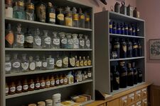 Apothekenwand