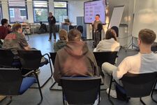 Gruppe Vortrag Demokratiewoche 1026